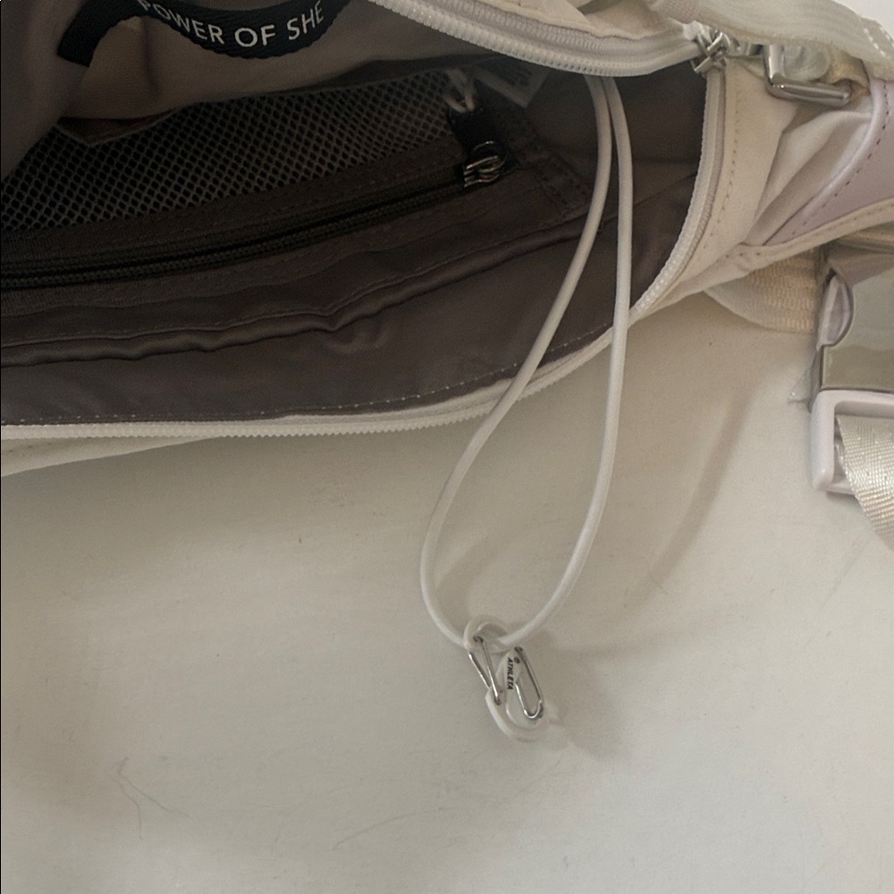Athleta Excursion Waistbag White - Picture 7 of 13